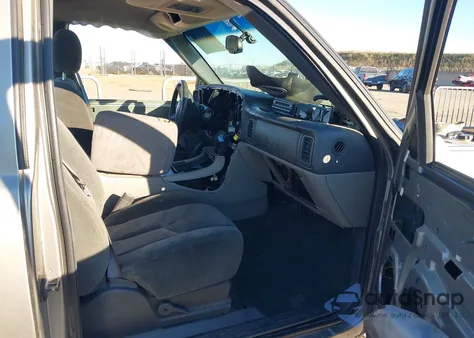 2003 Chevrolet Silverado 1500 Ls z USA, uszkodzony, nr VIN 1GCEC14T63Z286783